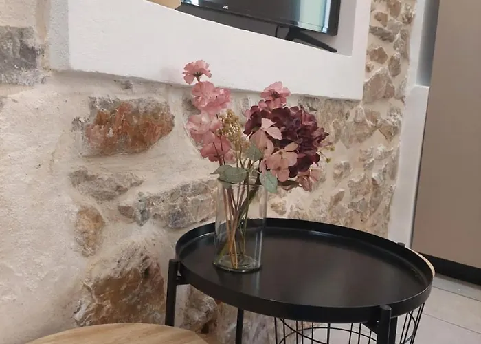 Vaporia Stone House Seaview Apartment